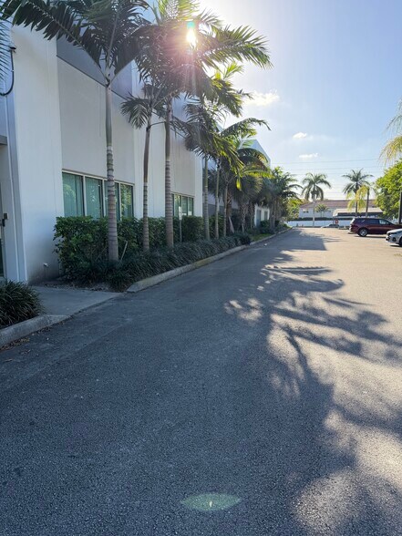 More Photos Of 4405-4493 NW 97th Ave, Doral Warehouse For Lease