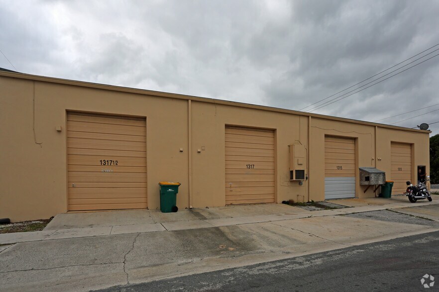 More Photos Of 1303-1317 Central Ter, Lake Worth Light Distribution For Lease