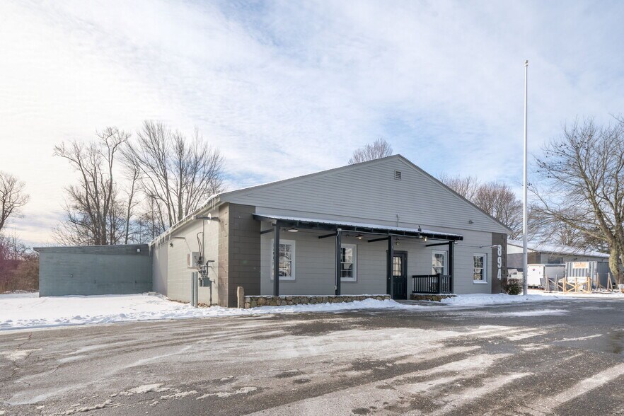 More Photos Of 894 Lafayette Rd, Seabrook Warehouse For Lease