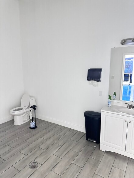 More Photos Of 700 Magnolia Dr, Clearwater Warehouse For Sale