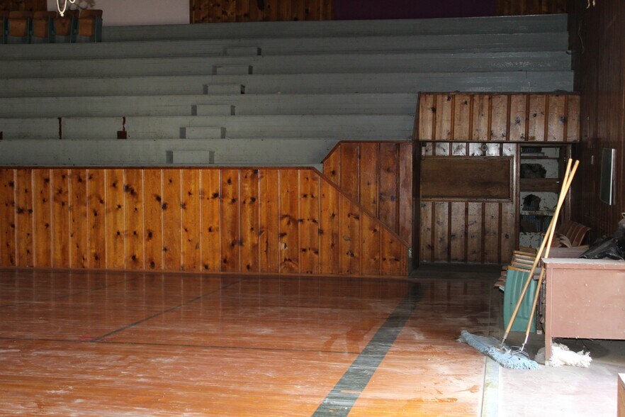 More Photos Of 1871 Elm, Waynoka Sports And Entertainment For Sale