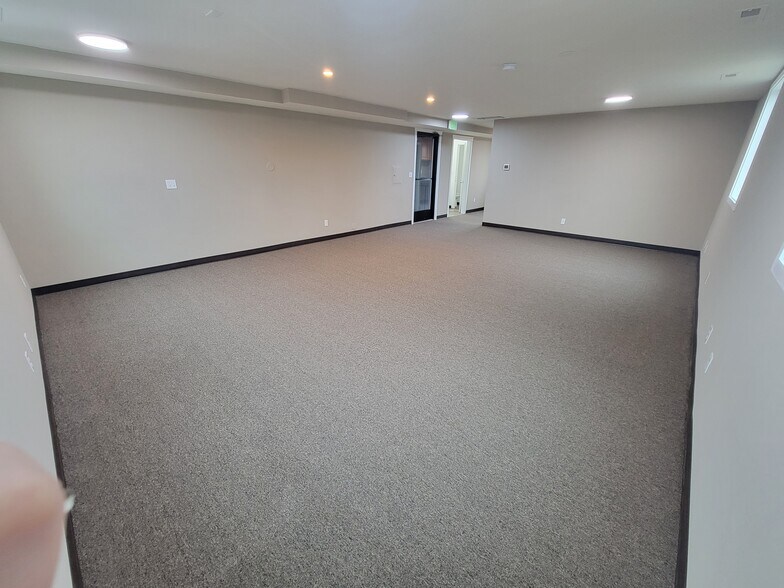 More Photos Of 7817 Pacific Ave, Tacoma Office For Sale