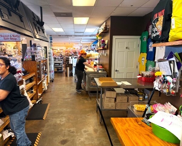 More Photos Of 3905 Fernandina Rd, Columbia Freestanding For Sale