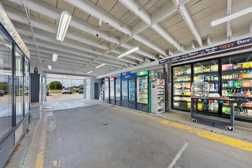 More Photos Of 7697 E Harbor Rd, Lakeside Marblehead Convenience Store For Sale