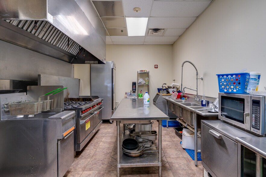 More Photos Of 3737 Stilesboro Rd NW, Kennesaw Flex For Sale