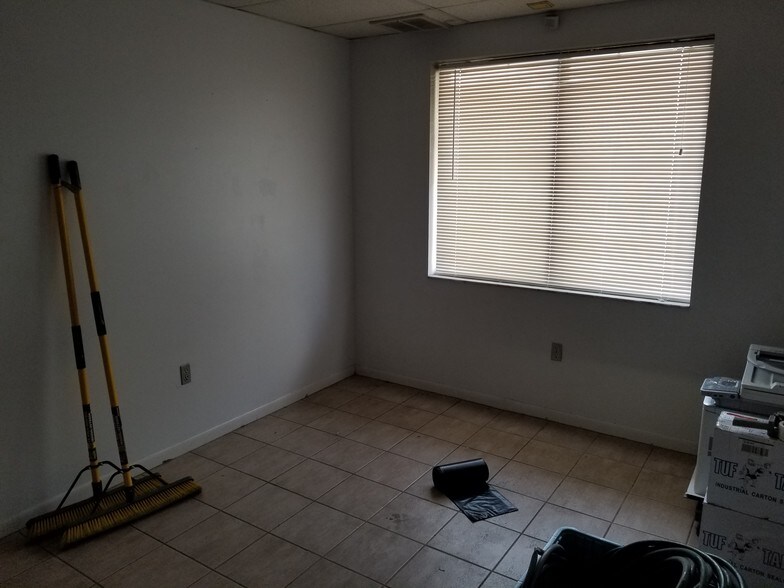 More Photos Of 3667-3691 46th Ave N, Saint Petersburg Manufacturing For Lease