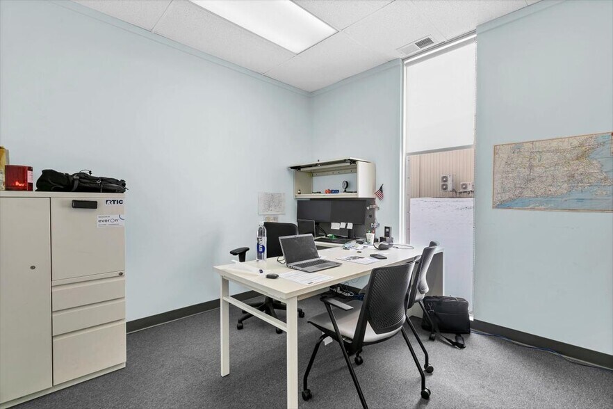 More Photos Of 118 Quinnipiac Ave, North Haven Warehouse For Lease