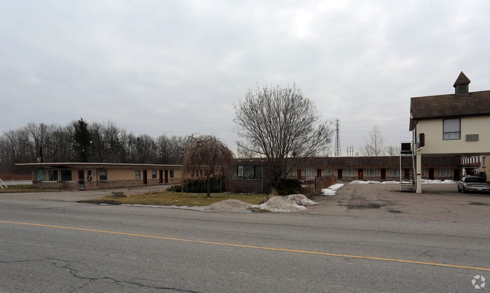 More Photos Of 5544 Mcleod Rd, Niagara Falls Hotel For Sale