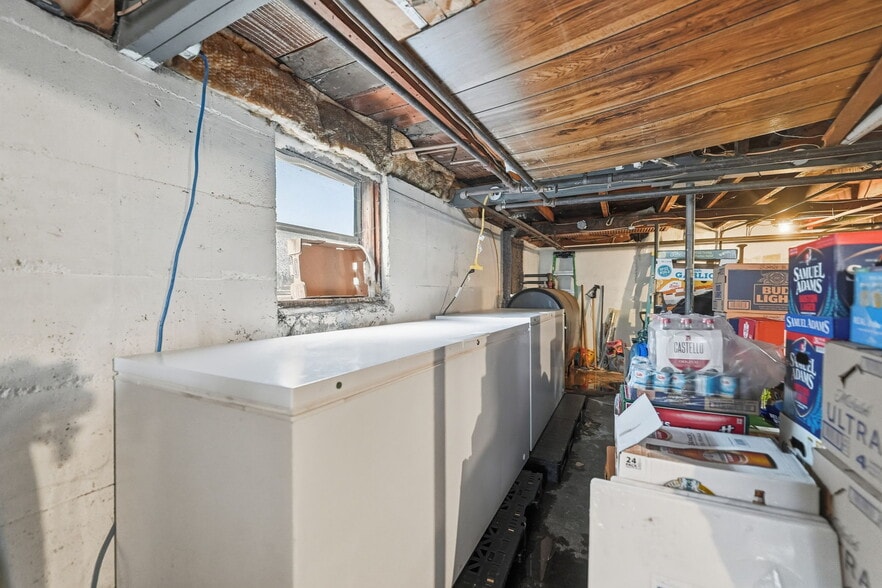 More Photos Of 170 Franklin St, Bristol Restaurant For Sale