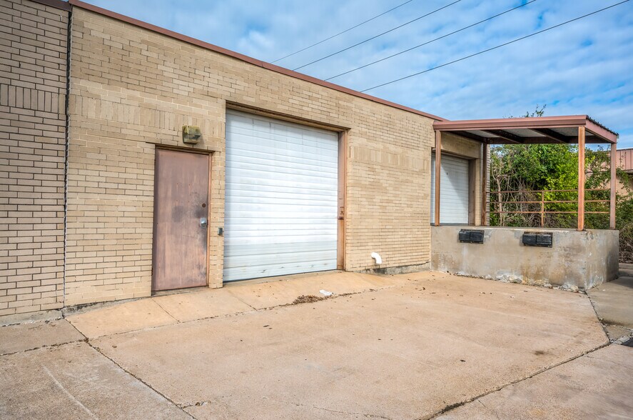 More Photos Of 3737 Westcenter Dr, Houston Manufacturing For Lease