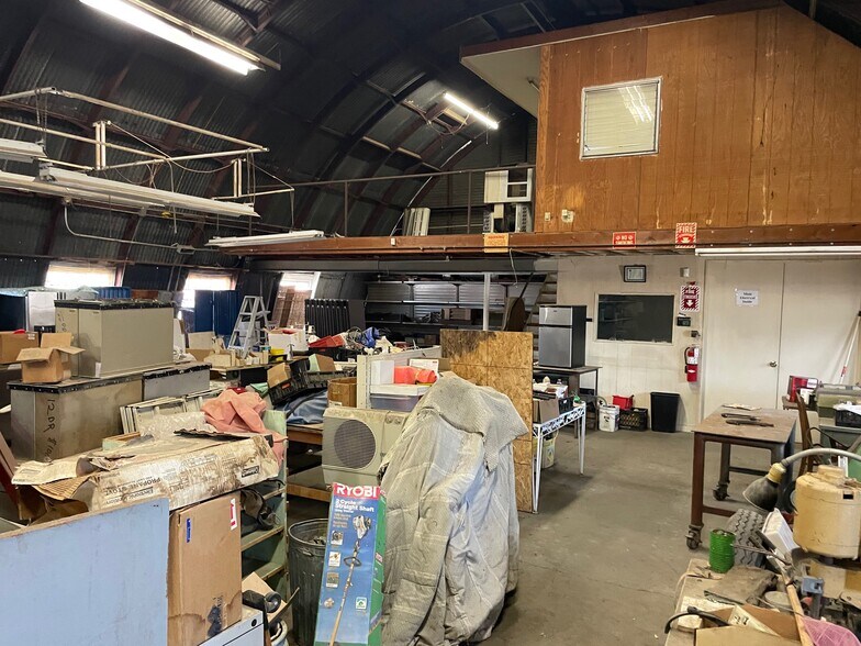 More Photos Of 498 W 6th St, Beaumont Warehouse For Sale