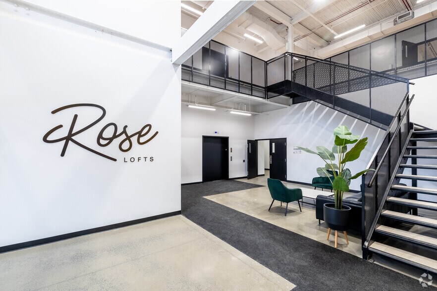 More Photos Of 2260 Av Aird, Montréal Light Distribution For Lease