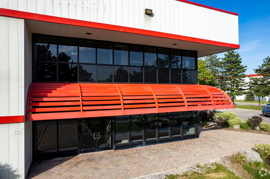 More Photos Of 1 Woodslea Rd, Brampton Warehouse For Lease