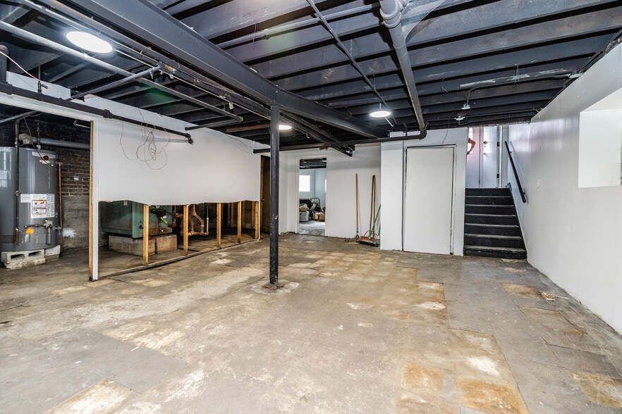 More Photos Of 7751 S Phillips Ave, Chicago Industrial For Sale