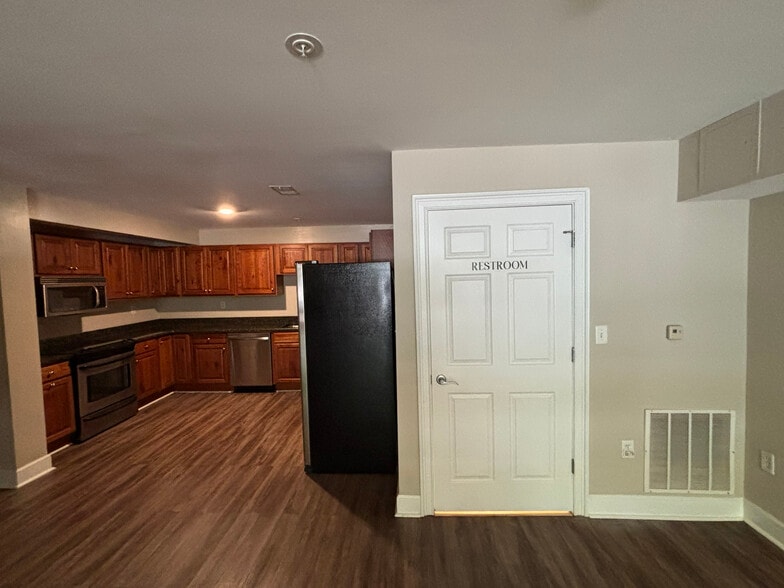 More Photos Of 1520 Main St, Columbia Storefront Retail Residential For Lease