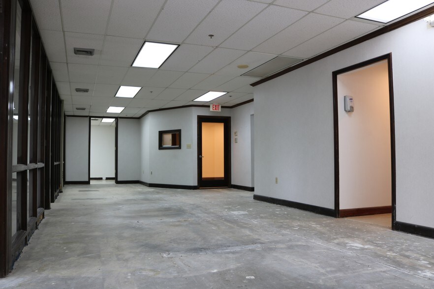 More Photos Of 1110 Brickell Ave, Miami Office For Lease