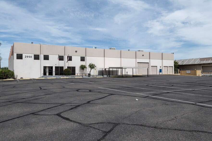 More Photos Of 2950 W Catalina Dr, Phoenix Manufacturing For Sale