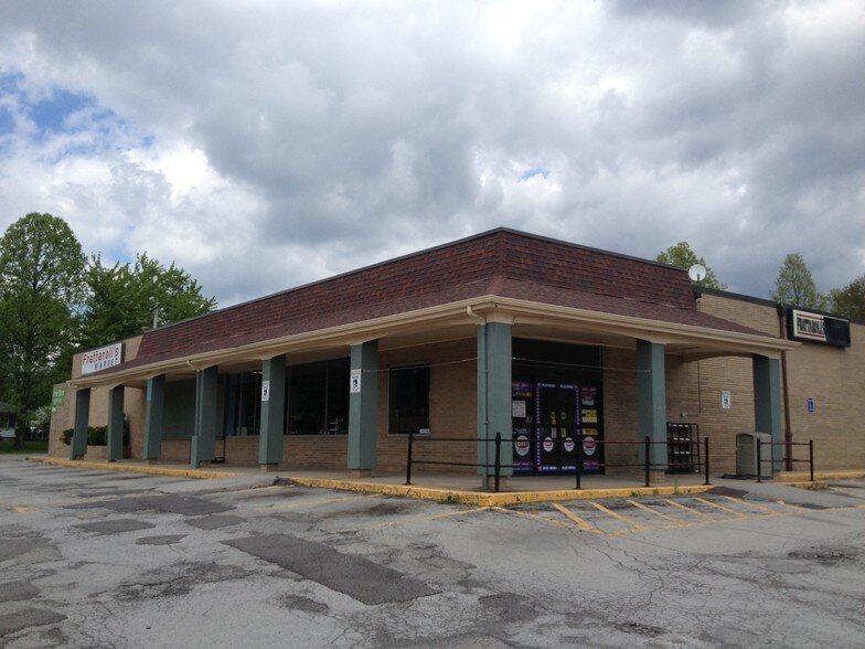More Photos Of 11045 Main St, New Middletown General Retail For Lease