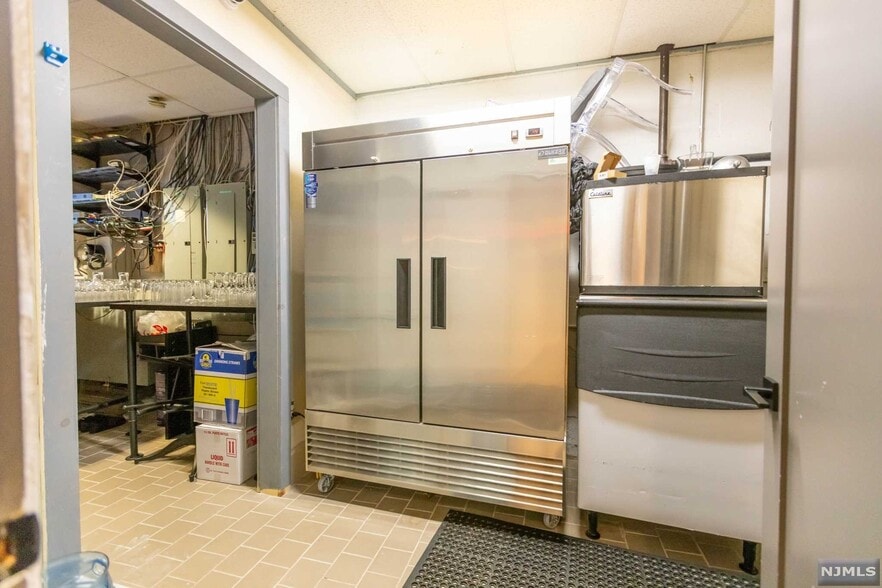 More Photos Of 526 Anderson Ave, Cliffside Park General Retail For Sale