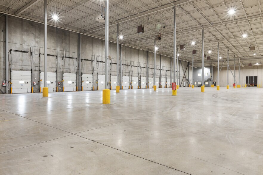 More Photos Of 156 Parkshore Dr, Brampton Warehouse For Lease