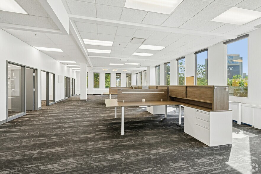 More Photos Of 100 Boul Alexis-Nihon, Montréal Office For Lease