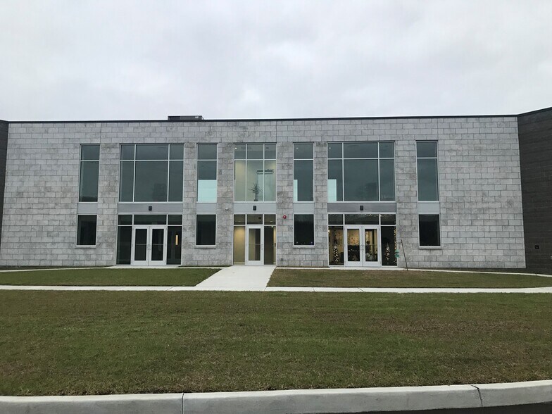 More Photos Of 431 Franklin Park W, St. Albans Town Industrial For Lease