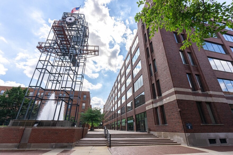 More Photos Of 300 River Place, Detroit Office For Lease