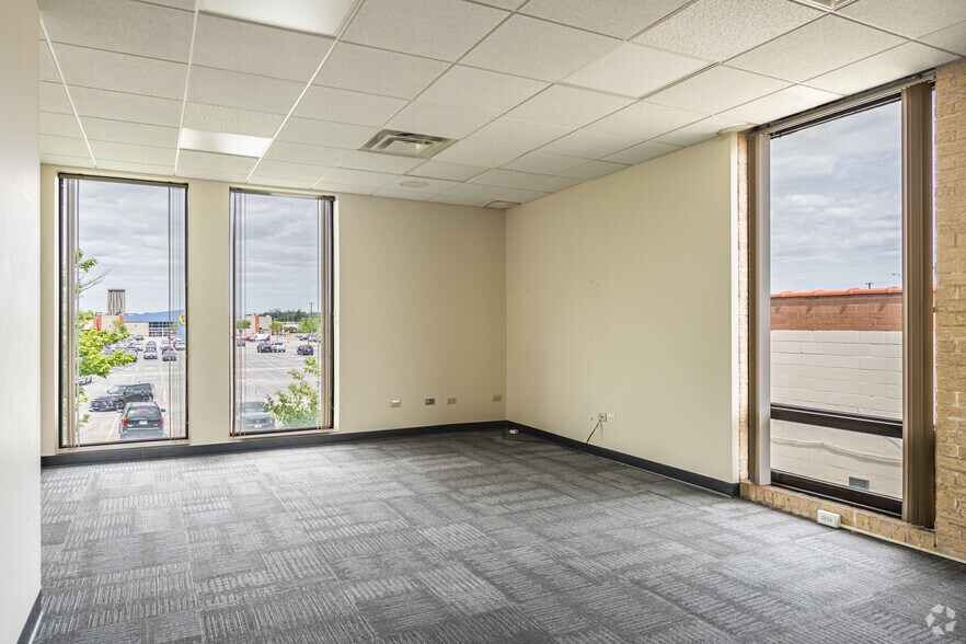 More Photos Of 17926 S Halsted St, Homewood Office For Sale