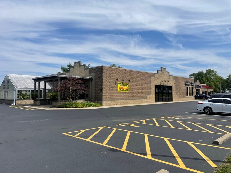 Primary Photo Of 608 S Jefferson St, Mascoutah General Retail For Lease