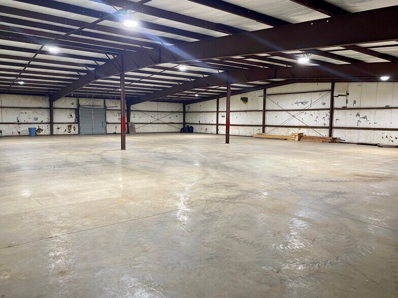 More Photos Of 203 S Madison St, Prairie City Warehouse For Sale