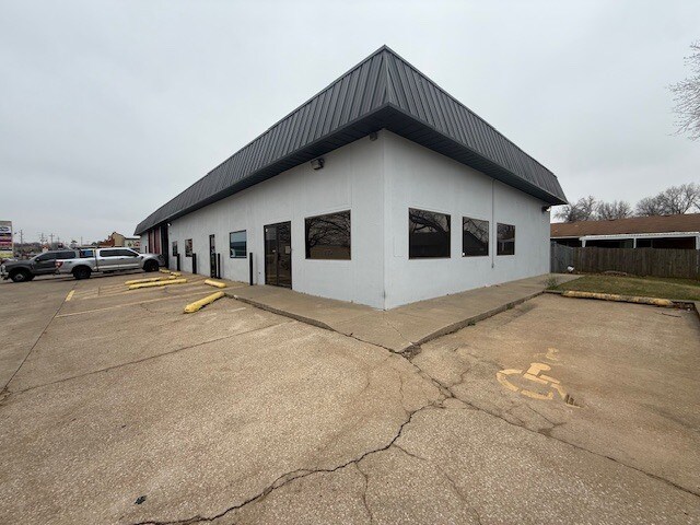 More Photos Of 12618-12620 E 31st St, Tulsa Freestanding For Sale