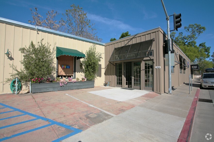 More Photos Of 1080 Main St, Saint Helena Freestanding For Lease
