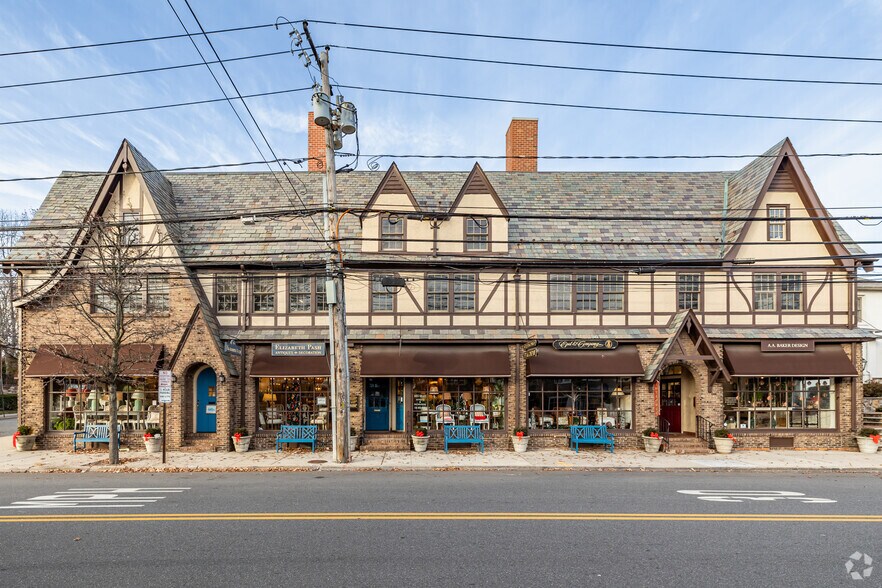 More Photos Of 90 Forest Ave, Locust Valley Office For Lease