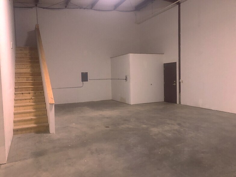 Primary Photo Of 27071 Mueller Place, Sioux Falls Warehouse For Lease