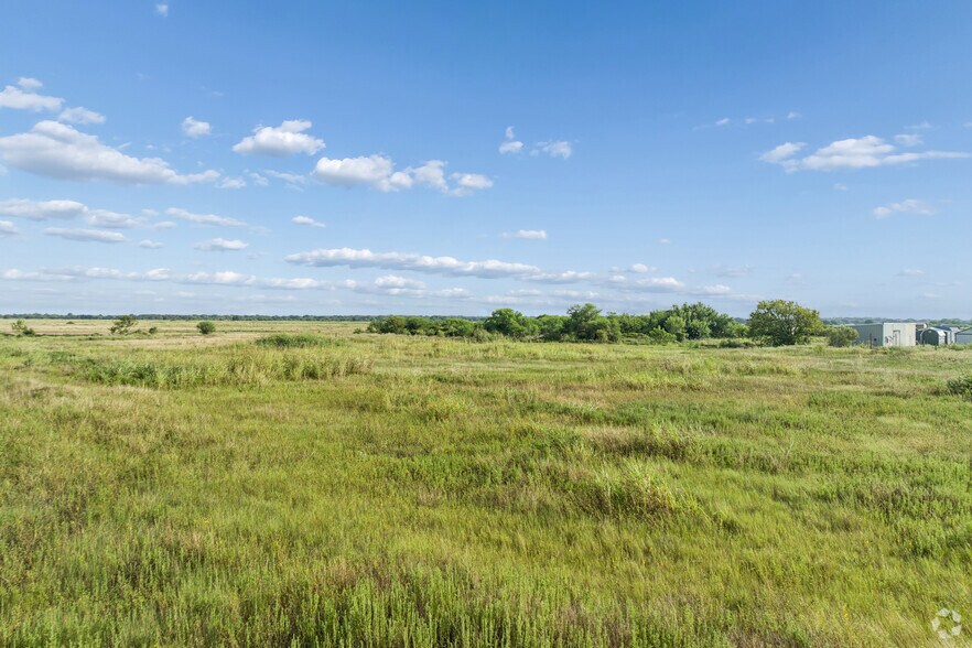 More Photos Of 105 Beck Rd E, Inez Flex For Sale