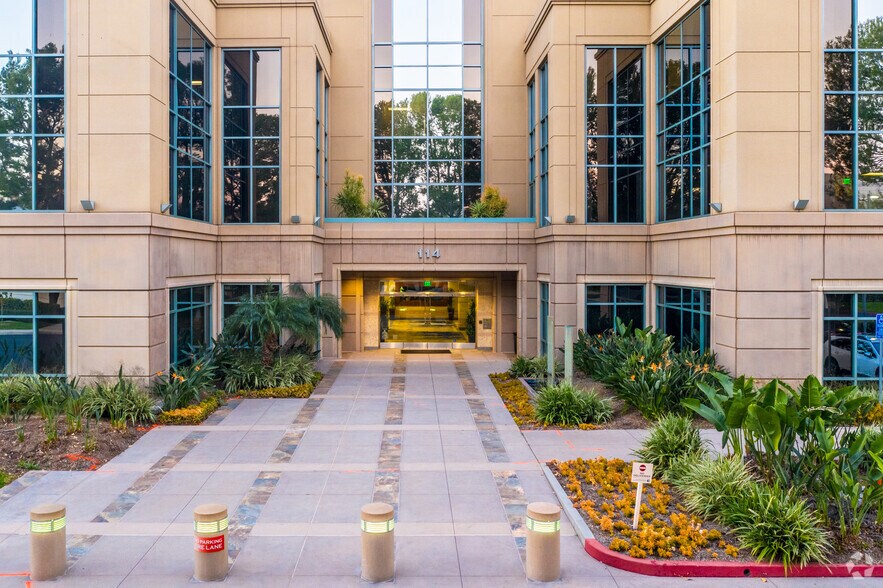 More Photos Of 114 Pacifica, Irvine Medical For Lease