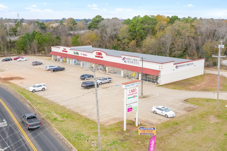 More Photos Of 1101 Stone St, Kilgore Freestanding For Lease