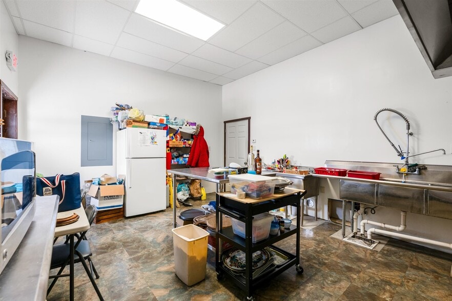 More Photos Of 4504 Bussey Rd, Syracuse General Retail For Sale