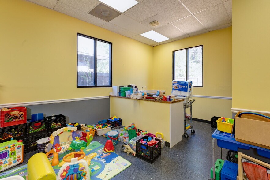 More Photos Of 7830 Veterans Pky, Columbus Office For Sale