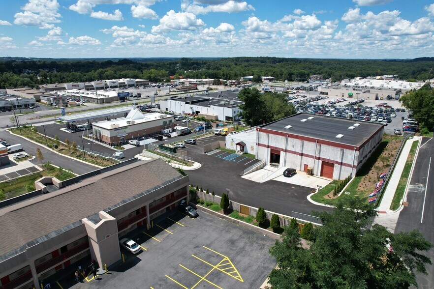 More Photos Of 6436 Baltimore National Pike, Catonsville Showroom For Lease