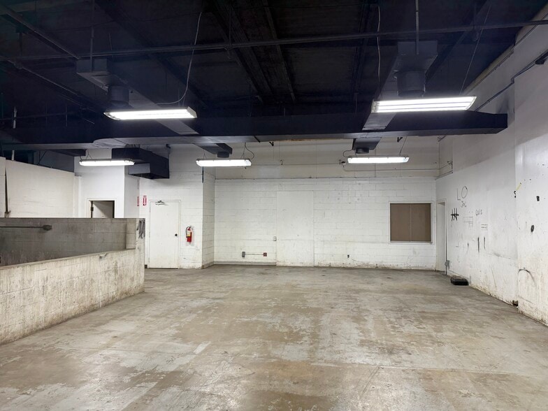 More Photos Of 2660 S Mendenhall Rd, Memphis Auto Repair For Sale