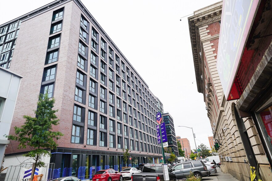 More Photos Of 166-36 Jamaica Ave, Jamaica General Retail For Lease