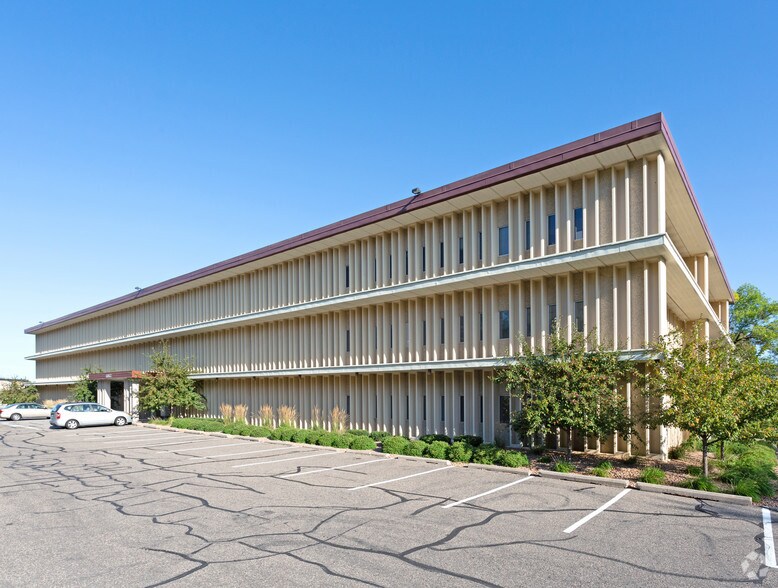 More Photos Of 6063 Hudson Rd, Woodbury Office For Lease