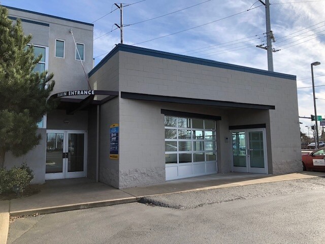 More Photos Of 3555 Gateway St, Springfield Office For Lease
