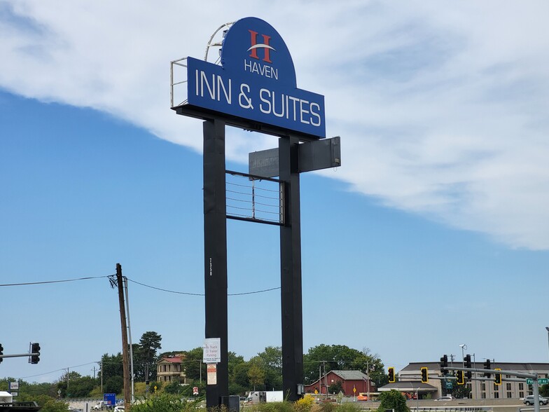 More Photos Of 7350 N Hanley Rd, Hazelwood Hotel For Sale