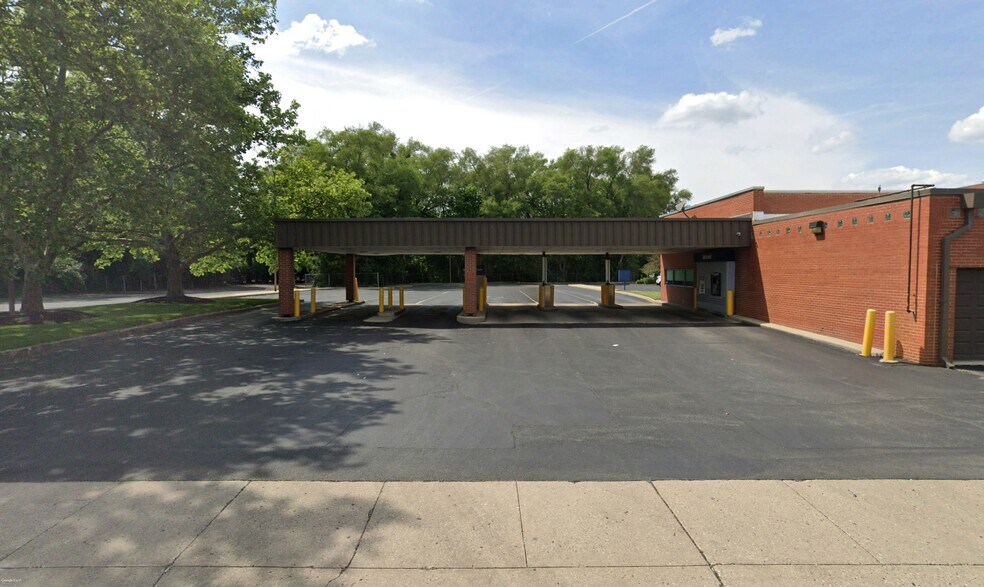 More Photos Of 910 W Main St, Troy Bank For Sale