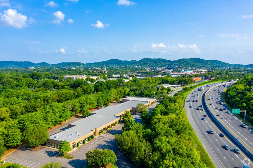 More Photos Of 500 Wilson Pike Cir, Brentwood Office For Lease