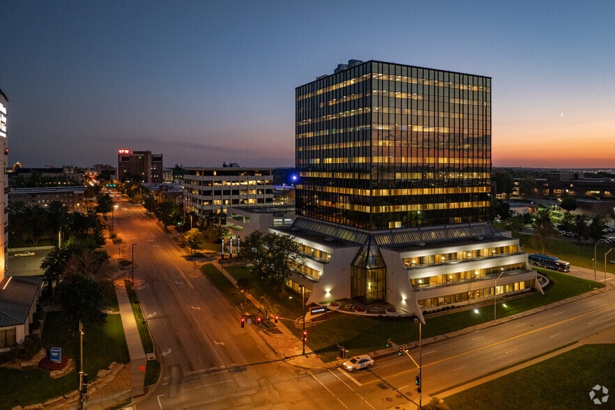 More Photos Of 3100 Broadway St, Kansas City Office For Sale