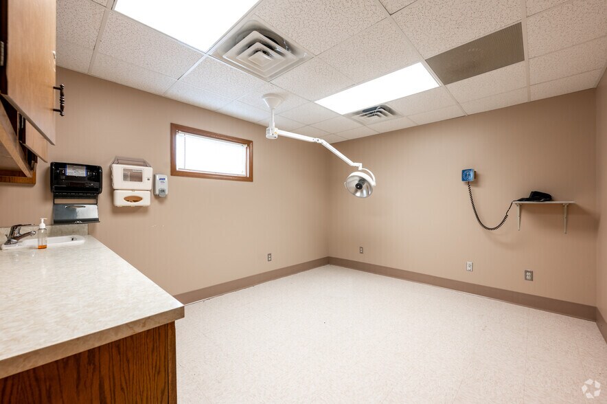 More Photos Of 1515 S 19th St, Elwood Office For Sale