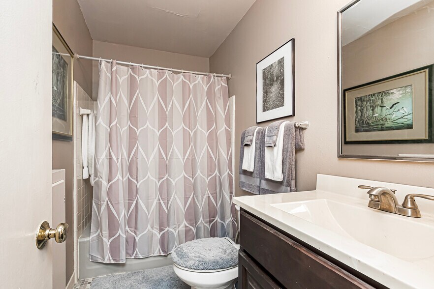More Photos Of 901 Saint Rose Ave, Baton Rouge Apartments For Sale